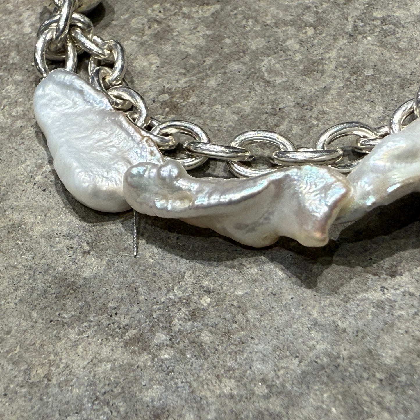 Recoil&co. x "TSUNAGI" Pearl Bracelet with Medai