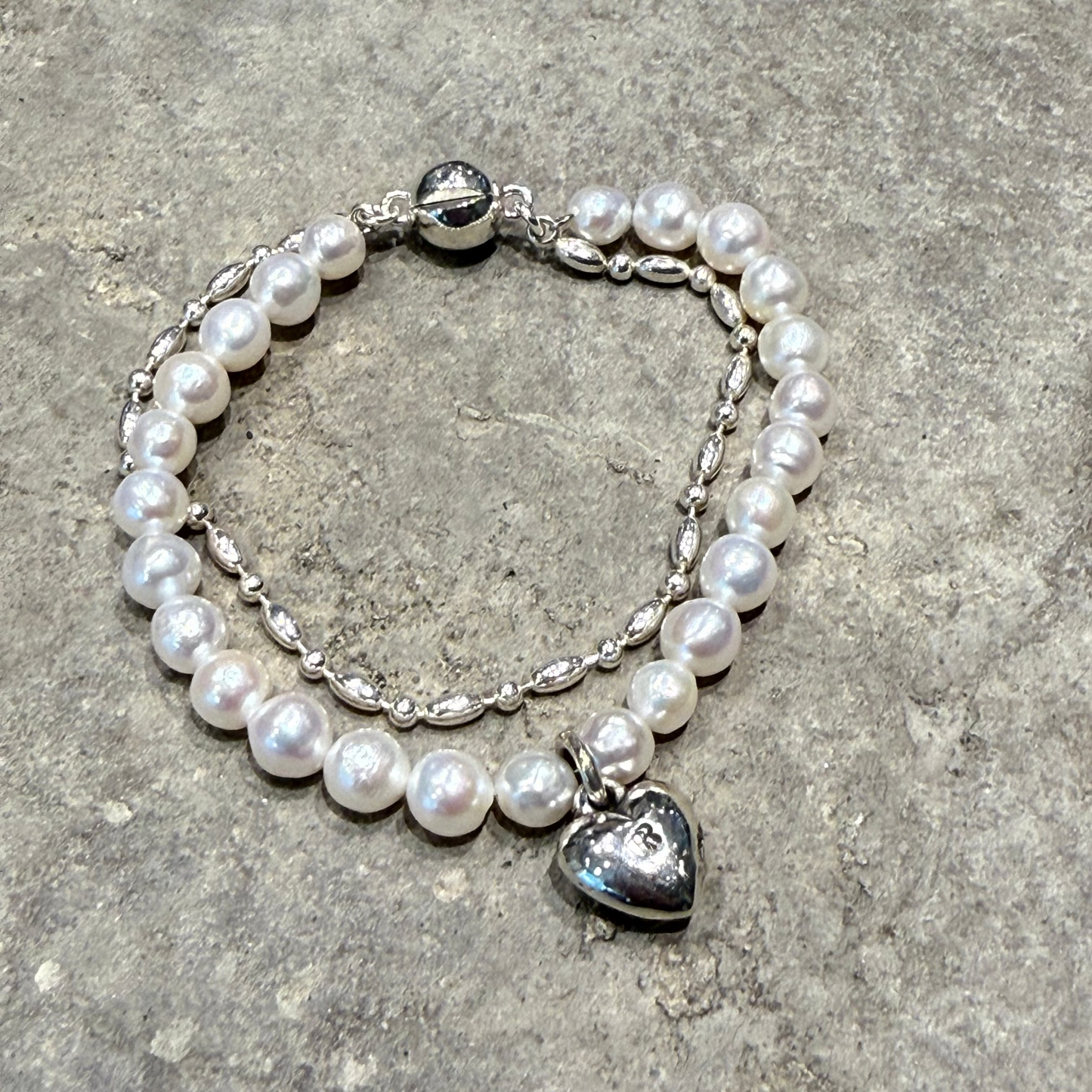 Recoil&co. x "TSUNAGI" Pearl Bracelet with Heart - 02